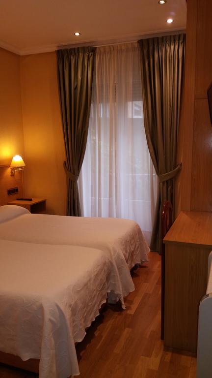 Pension La Concha Сан-Себастьян Экстерьер фото