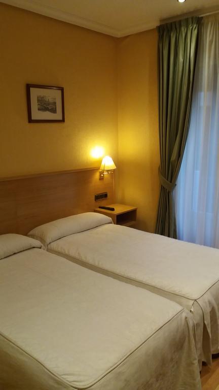 Pension La Concha Сан-Себастьян Экстерьер фото